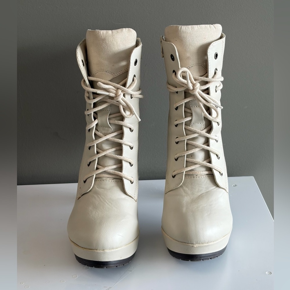 Women's Cream Lace-Up Heeled Ankle Boots. Size 10.